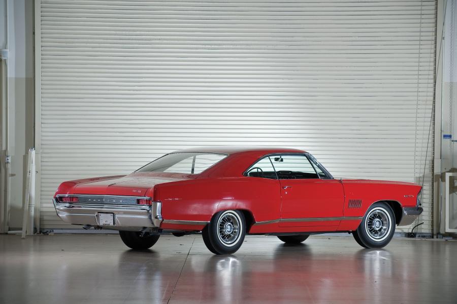  Pontiac 2+2 Sport Coupe 1965 года  (фото 15 из 16)